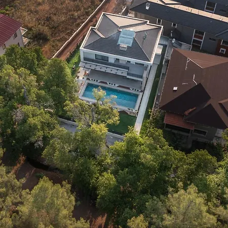 Villa Enclave Luxury,pool And Nature At *